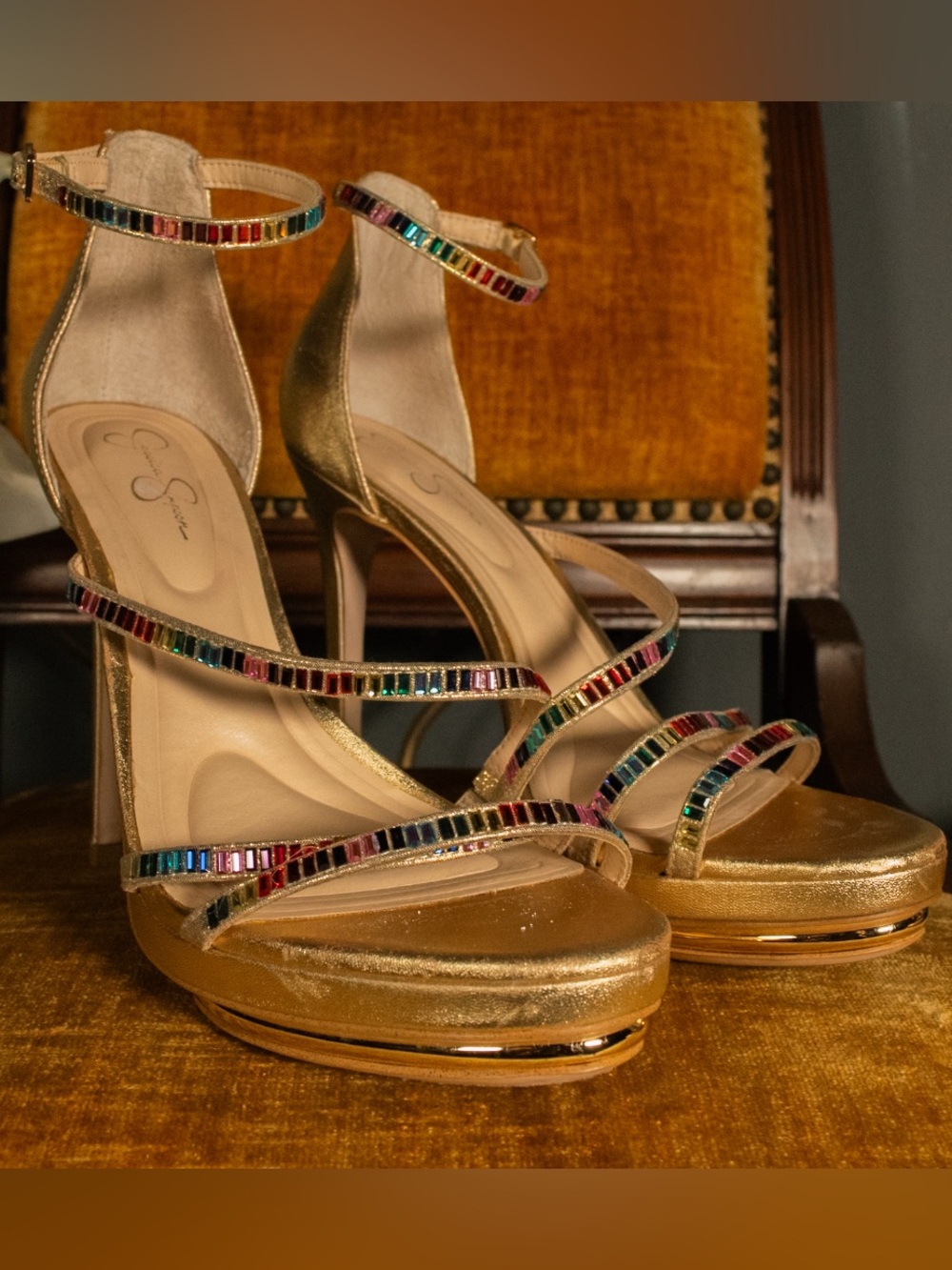 SIZE 39 (8) Jessica Simpson Gold Platform Heels